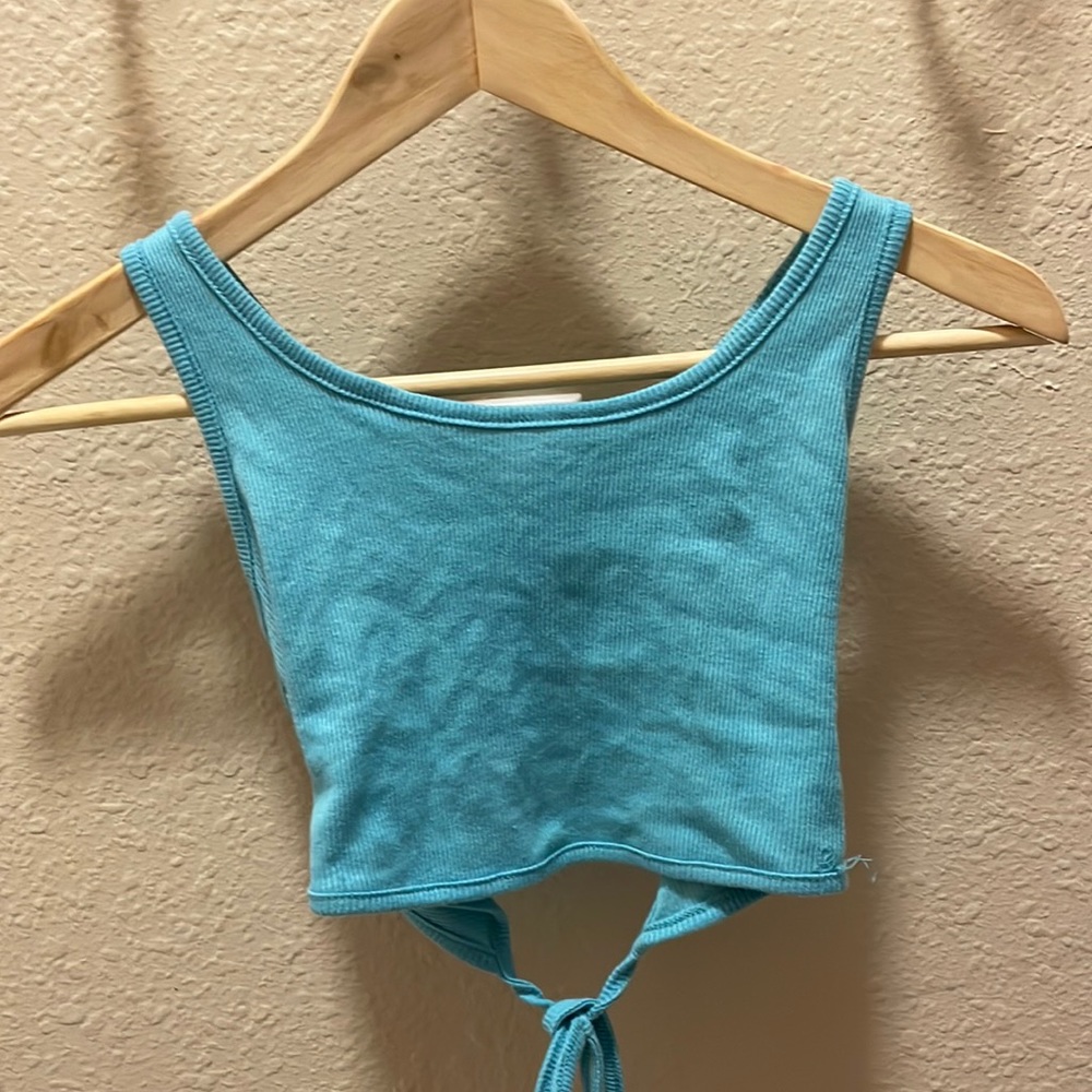teal top, tie back